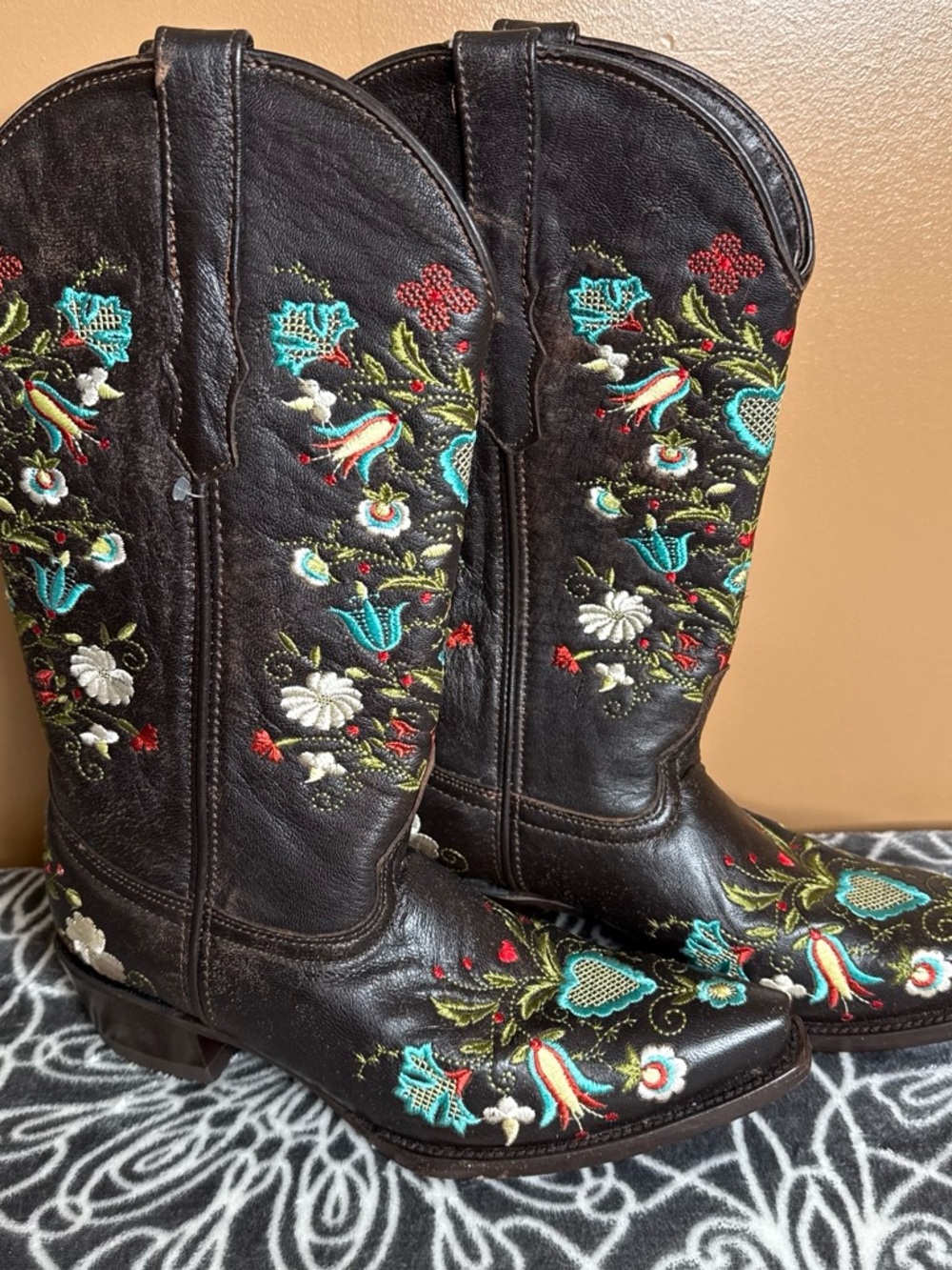 Embroidered Brown Leather men’s Cowboy Boots